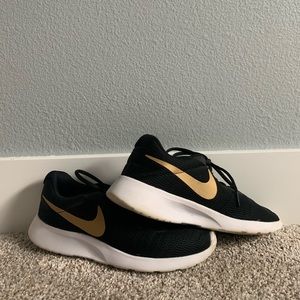 Mens Nike Roshies